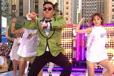 Дуучин “PSY” Америкийн “NBC TV”-н “Today show”-д оролцжээ